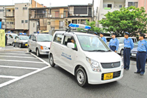 （写真）青色防犯パトロール車による地域安全活動