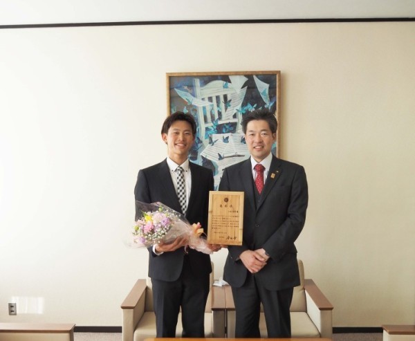 安田市長と山本さん2人の記念撮影