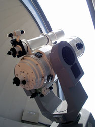 口径40センチメートル反射望遠鏡、15センチメートル屈折望遠鏡の写真