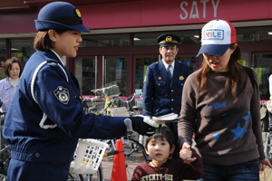 （写真）春の全国交通安全運動「さわやかに笑顔でゆずる京の道」