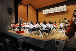 （写真）勝山中学校吹奏楽部の演奏の様子