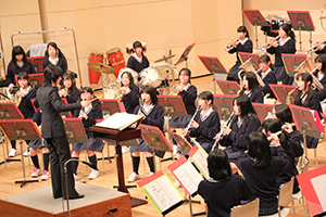 （写真）寺戸中学校吹奏楽部の演奏