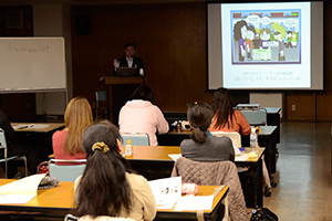 （写真）講師の戸田有一さんがいじめの現状や対策を語りました