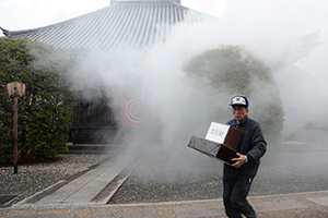 （写真）JR向日町駅前の喫煙設備