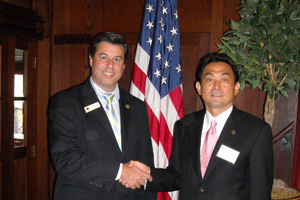 （写真）サラトガ市長と久嶋市長
