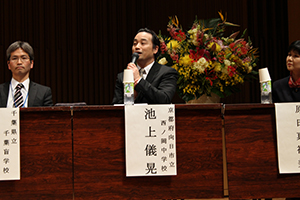 （写真）事例報告をする池上儀晃先生