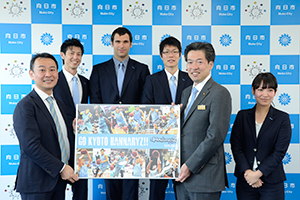 （写真）報告に訪れた京都ハンナリーズの皆様と