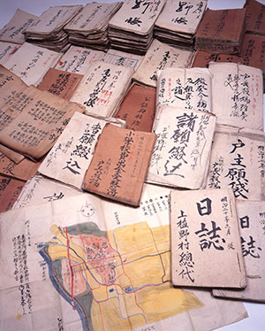 (写真)古文書・絵図資料