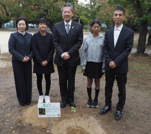 被爆樹木植樹式