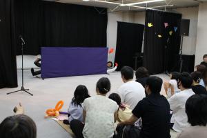 パーカーズさんの足が伸びるパントマイム